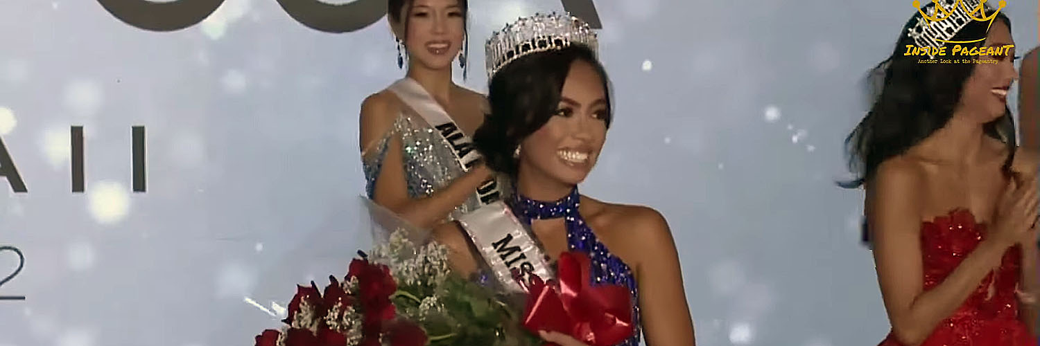 Kiana Yamat Holding A Bouquet Of Flowers