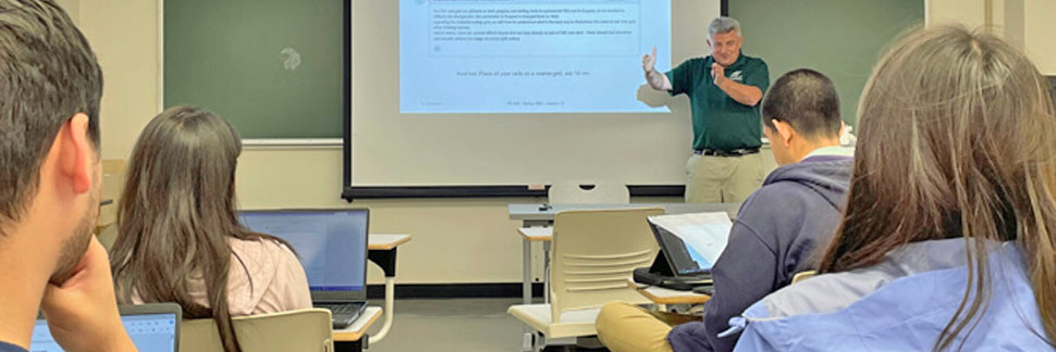 Prof. Murmann Teaching A Packed Room Of Students